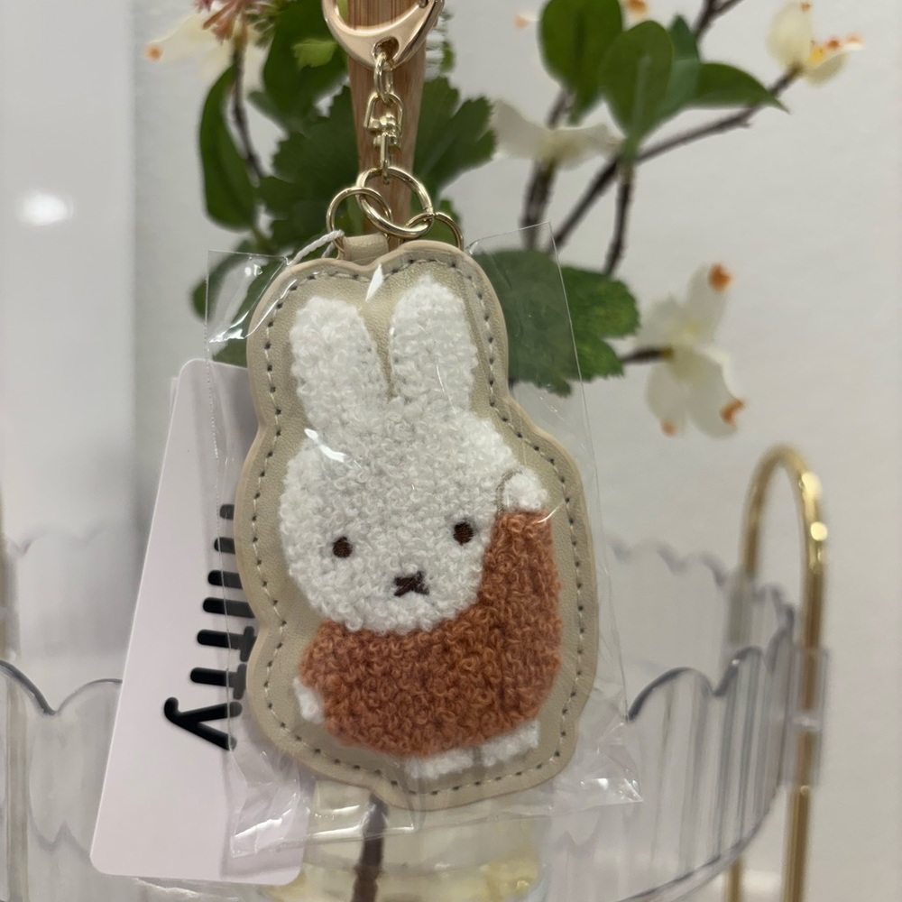 Miffy🐰💗White and Dusty Pink Keychain